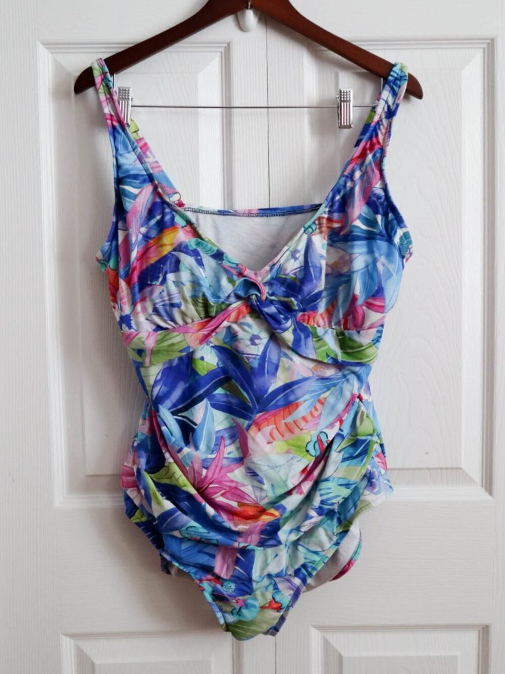 Maxine of Hollywood One Piece Swimsuit Bathing Suit Tropical Floral Sz 18